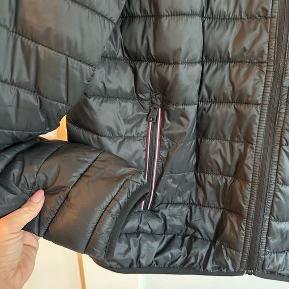 Tommy Hilfiger Men's black Puffer Jacket small - Picture 3 of 6